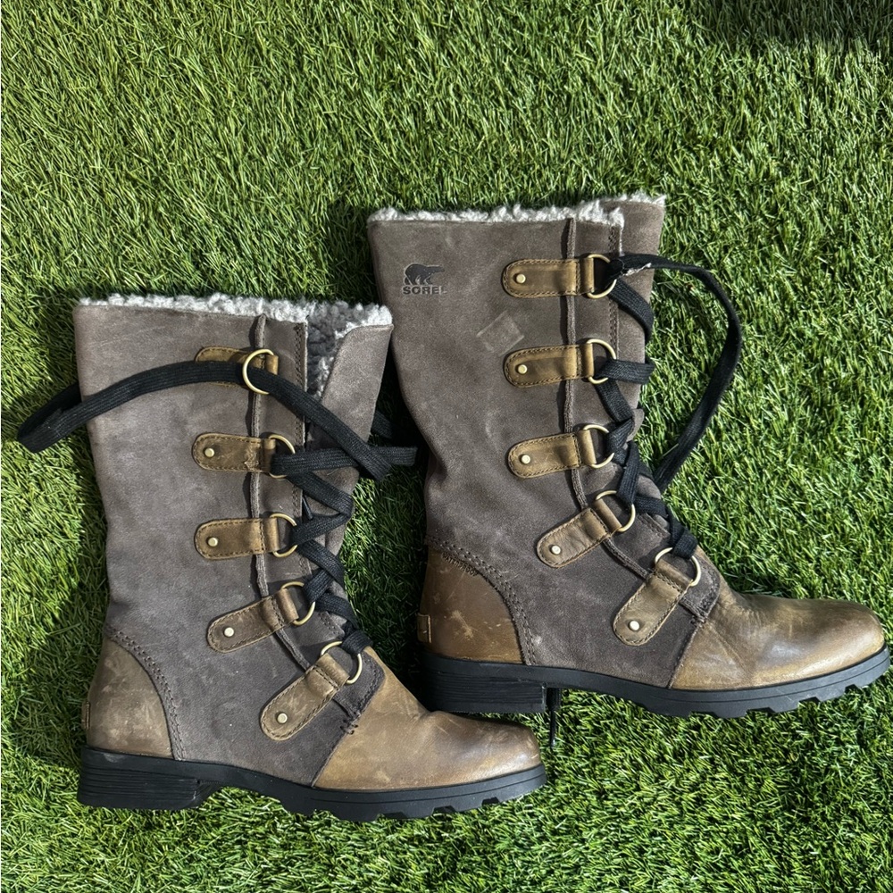 Sorel Women's Tan and Gray Lace-Up Winter Boots